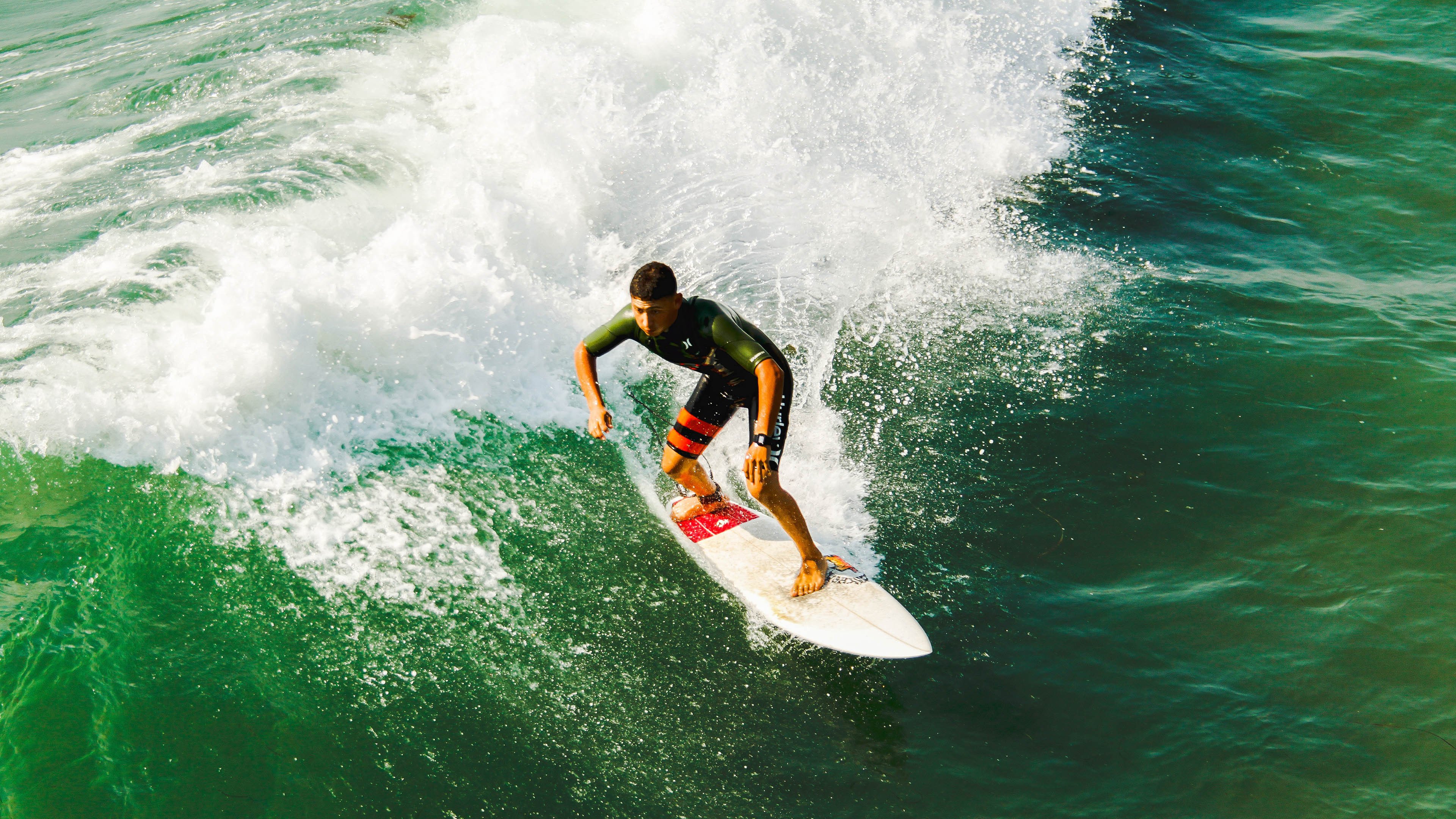 国际体坛巨星足球精彩瞬间：场上对决，踢足球的国际巨星